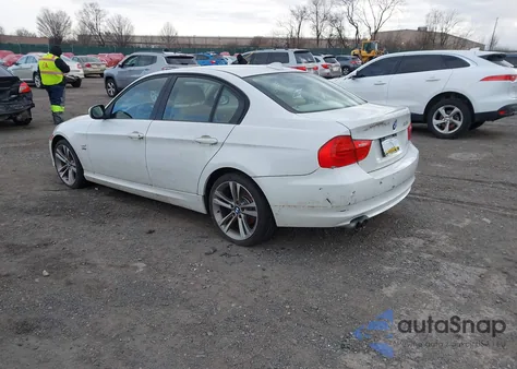 2011 BMW 328I xDrive z USA, uszkodzony, nr VIN WBAPK5C51BF126555